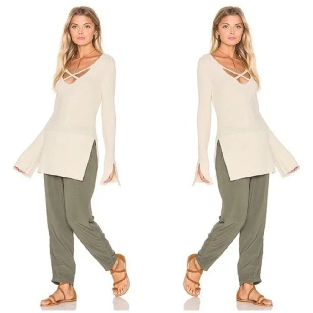NWT Free People Size LARGE Criss Cross Tunic Sweater V Neck Side Slits Ivory‎